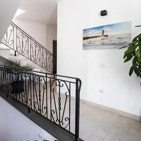 J Guest house *